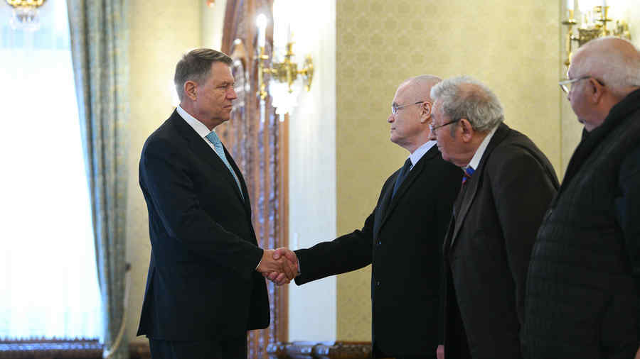 Șah la Iohannis și Lazăr