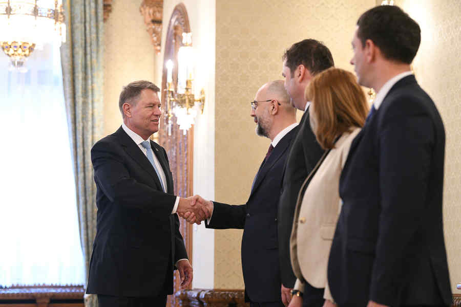 Un alt fel de politică la fel