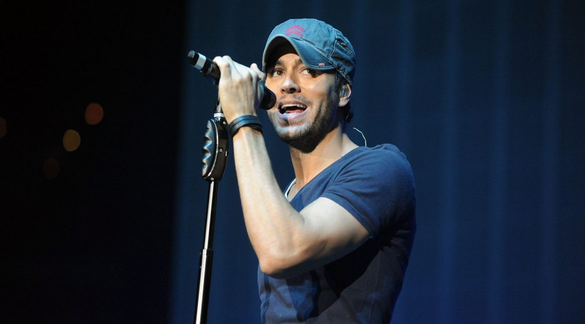 Vrei să-l vezi pe Enrique Iglesias? Aici o poți face