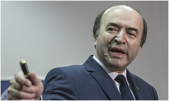 Opoziţia şi #Rezist au reuşit să-l debarce pe Tudorel Toader cu mîna PSD