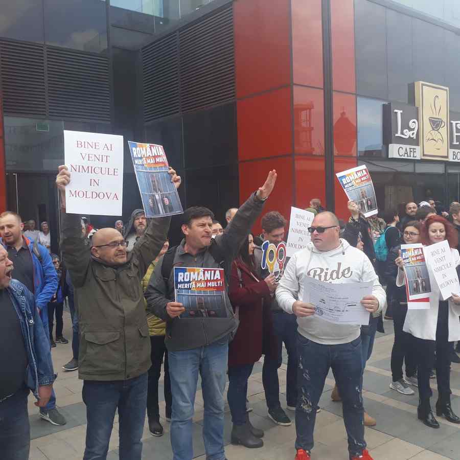 (VIDEO) Tensiuni la Iași, la descinderea liderilor PSD