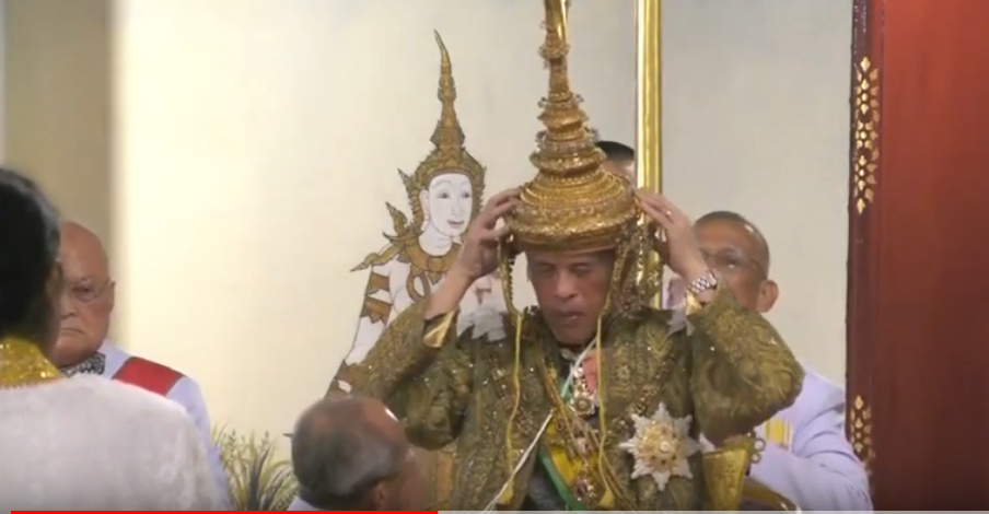 (VIDEO) Imaginile zilei: regele zeu se făcu