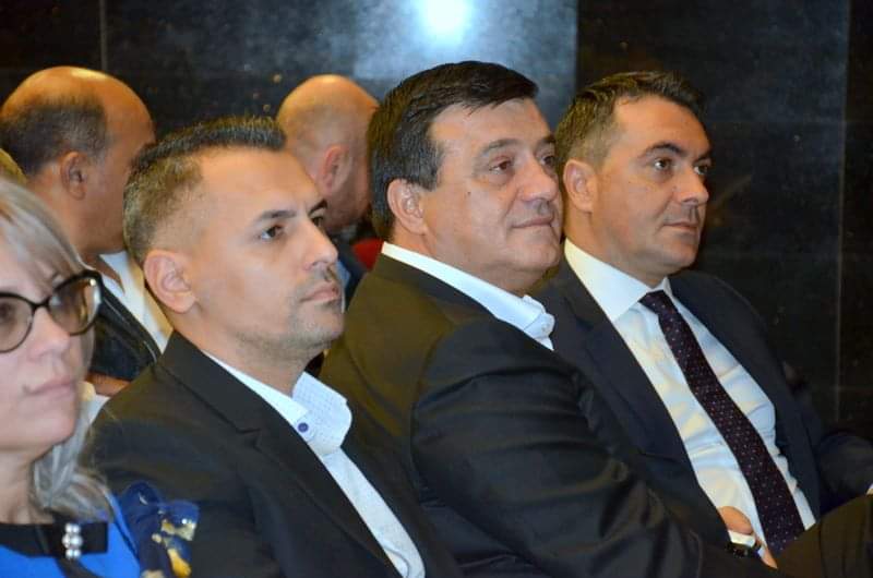 Bădălău n-a mai răbdat: Un refren lui Cuc i-a cântat