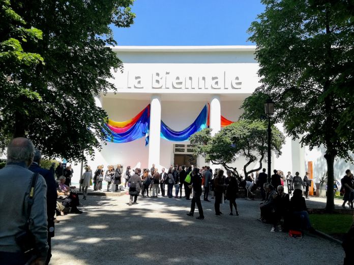Bienala de la Veneţia, un dialog cu lumea artei contemporane