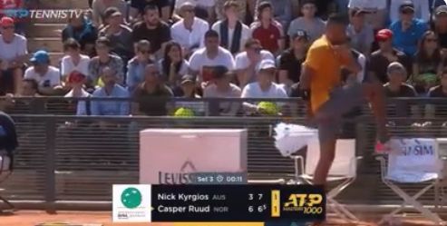 (VIDEO) Scandal monstru pe terenul de tenis!