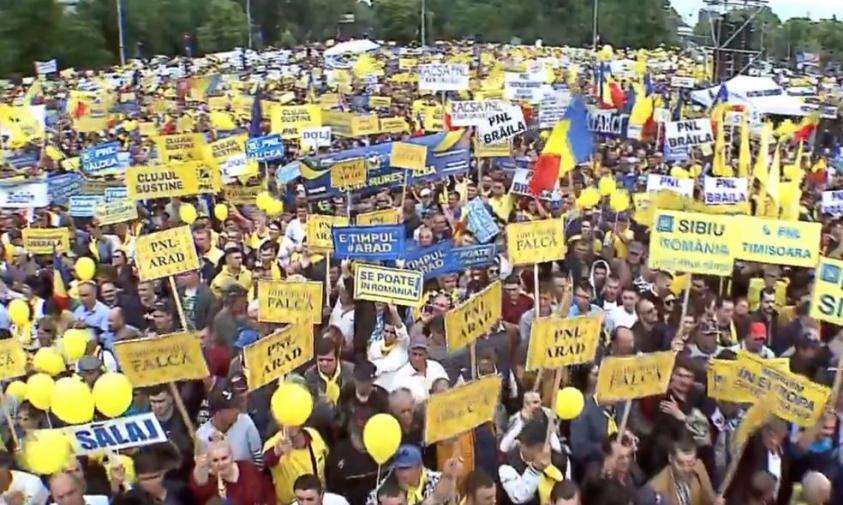 Cu ce au fost aduşi liberalii la mitingul PNL din Bucureşti? Pe jos?