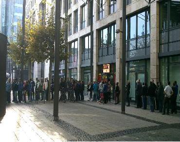 Intervenţie a Poliţiei la Stuttgart. 2.500 de români la coadă