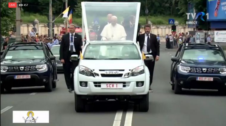 Papa Francisc, mesaj în ROMÂNĂ, pe Twitter!