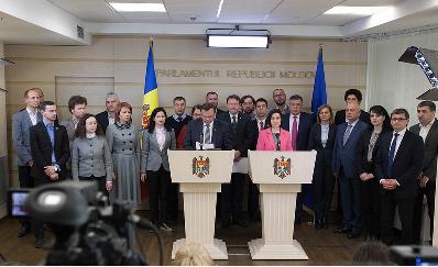 Dăncilă o invită pe Maia Sandu la București