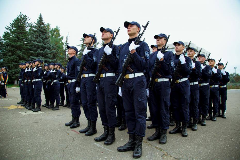 „Garcea” la război: „Dacă n-a plouat aseară/Polițistu-i de ocară”!
