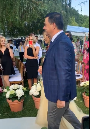 (VIDEO) Nuntă mare în cartier!