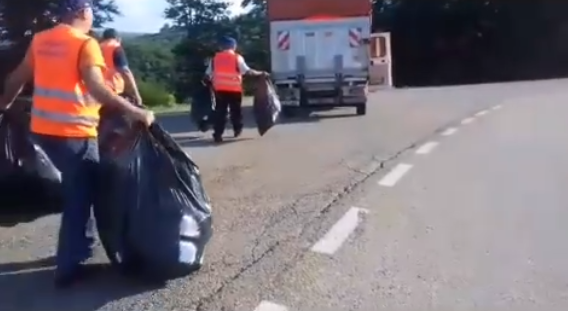 Pe Transalpina, ca la tomberon: „Oare ne mai facem bine?”