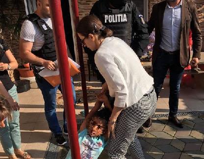 Procurorii și-au dat arama pe față