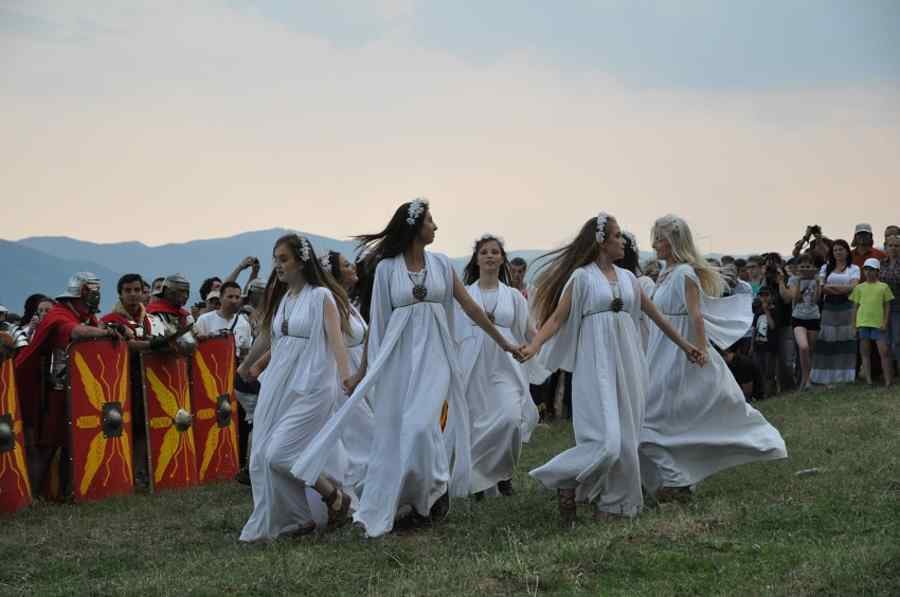 În Noaptea de Sânziene, zânele coboară pe pământ