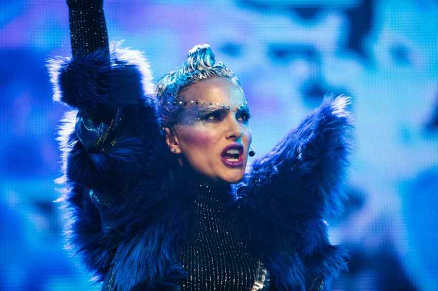 O vară pop spectaculoasă cu Natalie Portman și Jude Law în Vox Lux