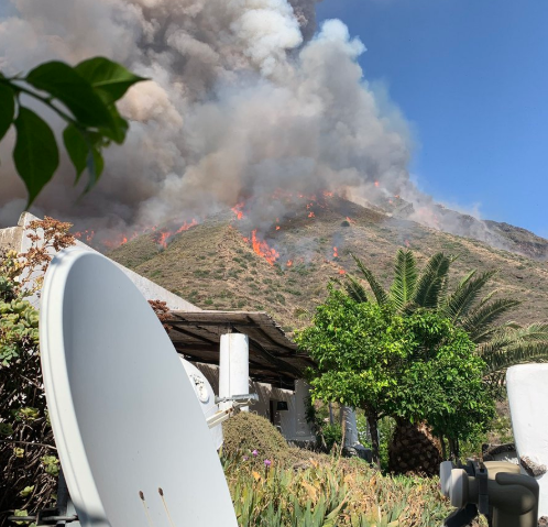 Imagini spectaculoase cu erupția vulcanului