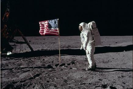 Acum 50 de ani, primul om păşea pe Lună…