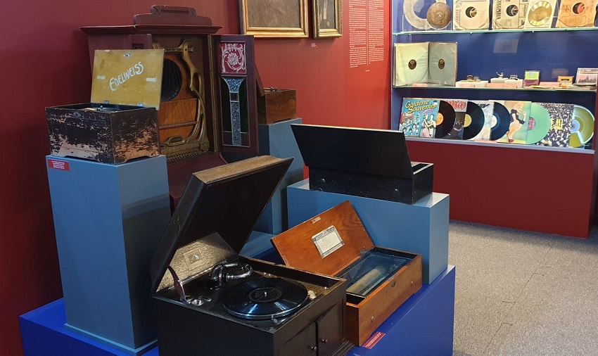 Veacuri de poveste despre muzică, într-o singură expoziție