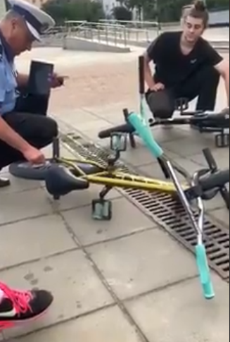 (VIDEO) Garcea a luat la omor bicicleta!