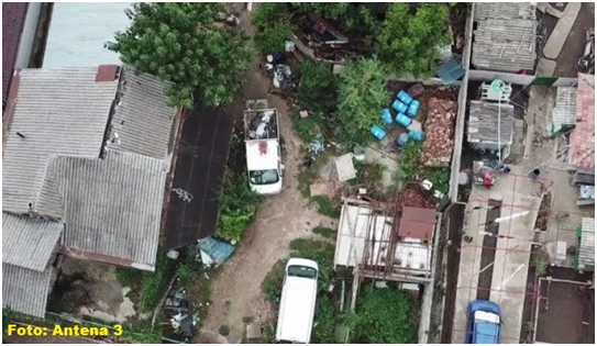 A cui este „maşina gri” pe care a văzut-o Alexandra în curtea monstrului?