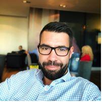 Pleacă şi consilierul onorific