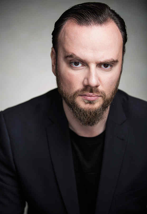 Un român talentat, într-un serial creat de Netflix
