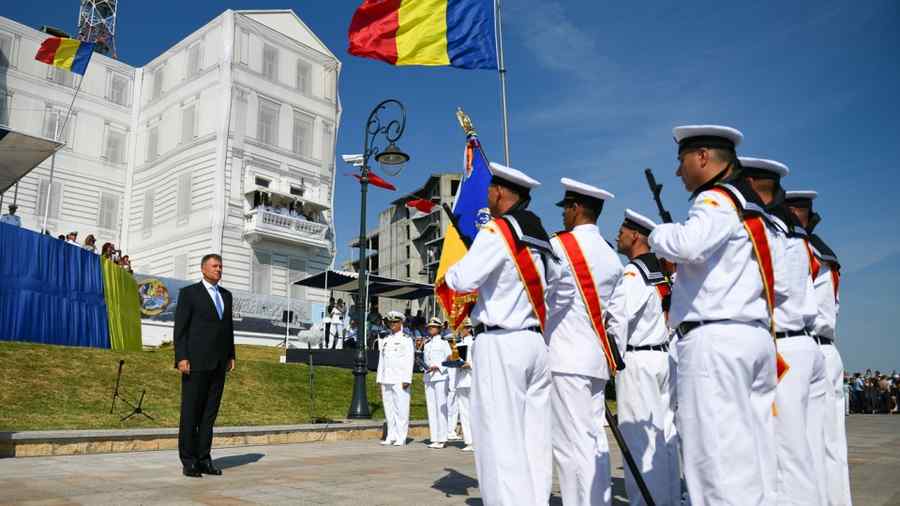Militar american leșinat la discursul lui Iohannis