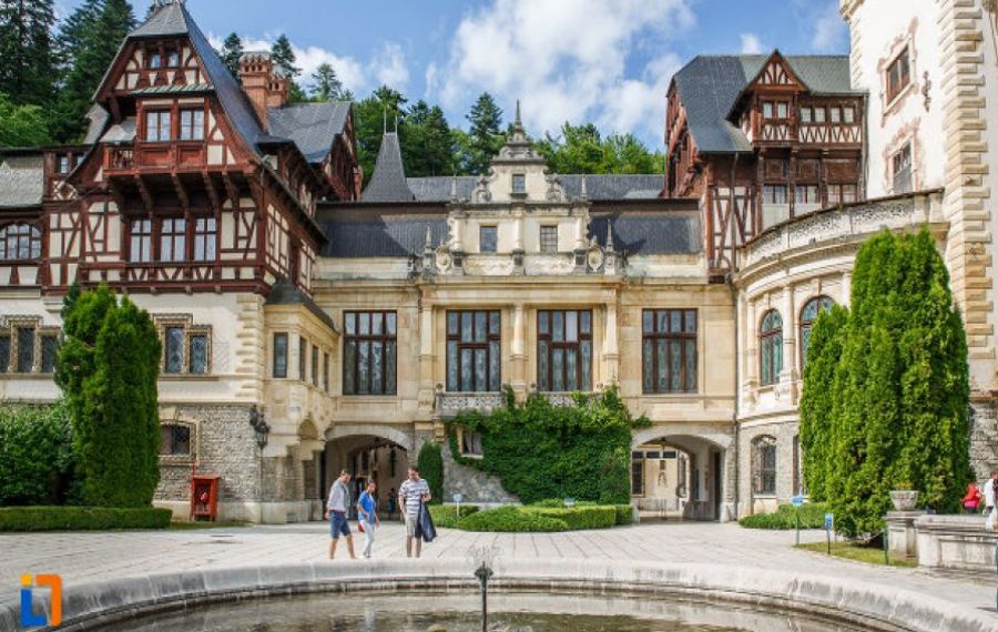 Fântâna centrală de la Peleș redevine funcțională, cu ajutorul Veolia România