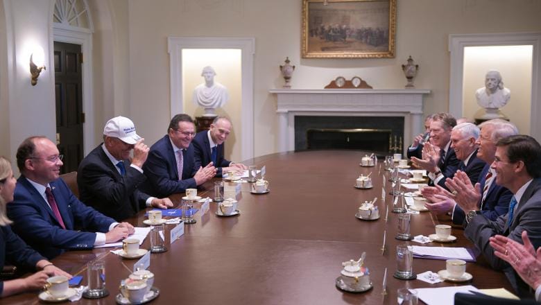 „Doi trădători la Washington, D.C.”