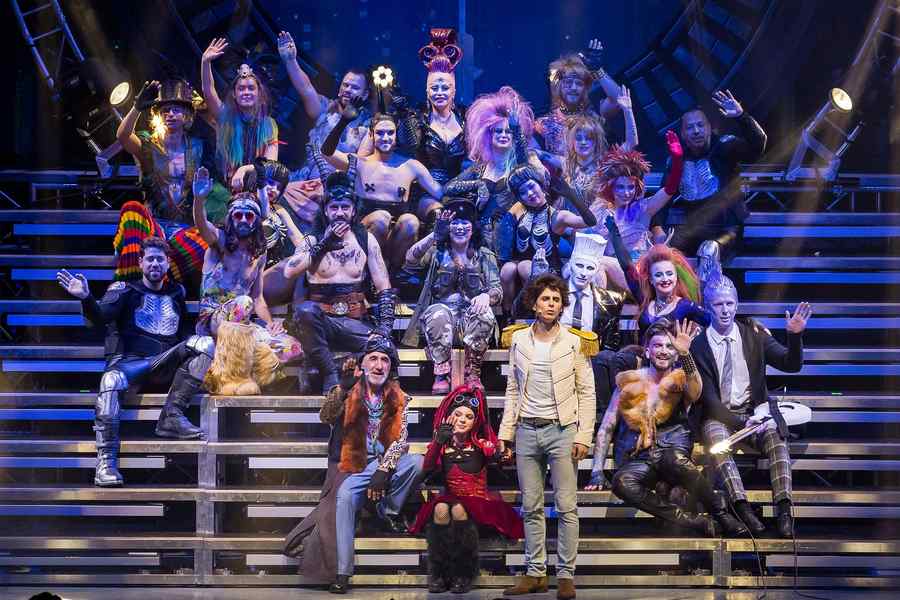 Premieră: Moment Queen pe scena Cerbului de Aur 2019