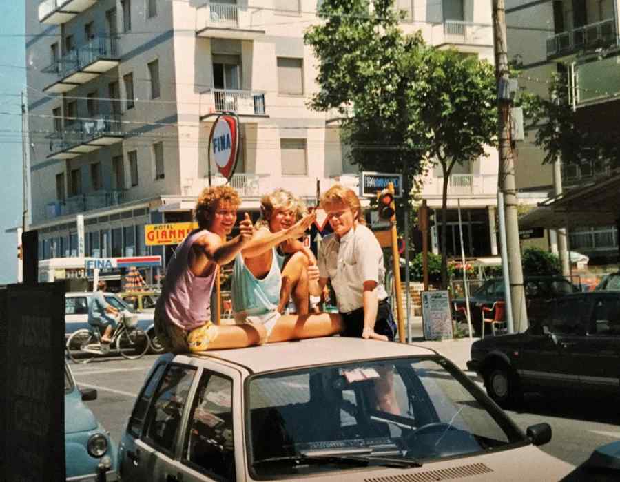 Se apropie DokStation 4, ediția disco