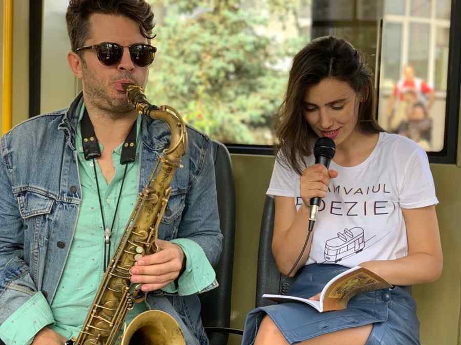 Poezia nu muşcă. Vine cu tramvaiul 1 din Bucureşti
