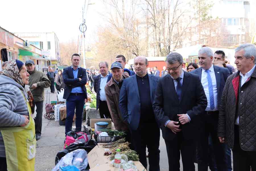 Război fratricid: Toate tunurile pe Chițoiu și Vosganian