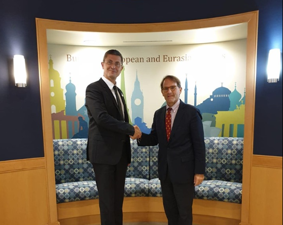 De la cine a luat Dan Barna lumină la americani