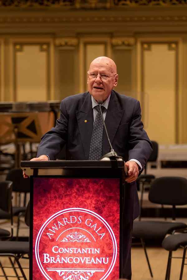 Un cărturar medieval s-a topit în lumina timpului