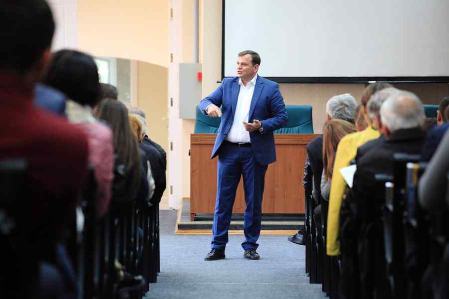 La vremuri noi, decizii noi: I-au validat mandatul!
