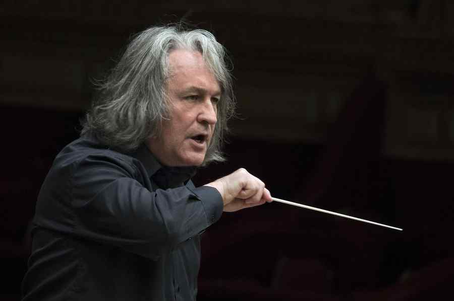 În noua stagiune a Filarmonicii, asCULTați Beethovenescu!   