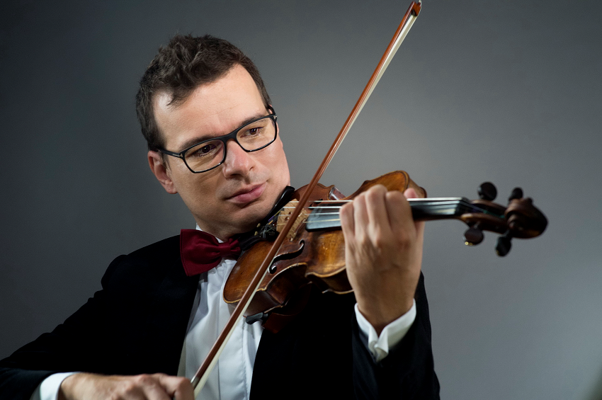 ALEXANDRU TOMESCU cântă cu Orchestra de Cameră Radio