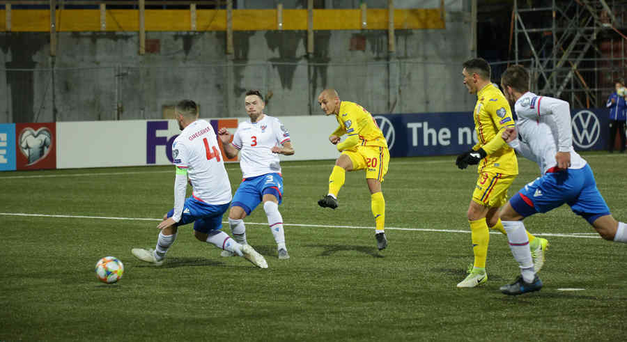 „La un pas de o ruşine naţională”