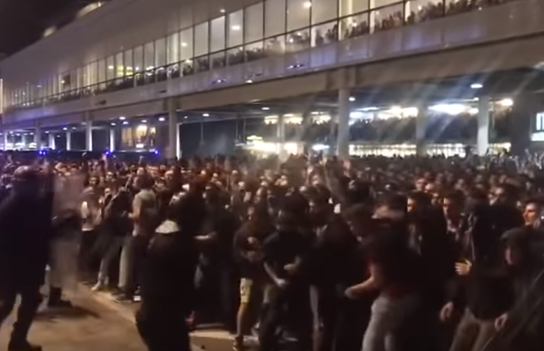 (VIDEO) Butoi cu pulbere: zeci de răniți!