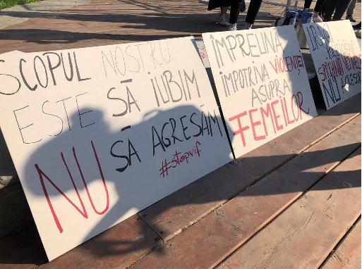 Solidaritate cu victimele violenţei
