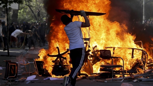 Ce prevestesc protestele din Occident?