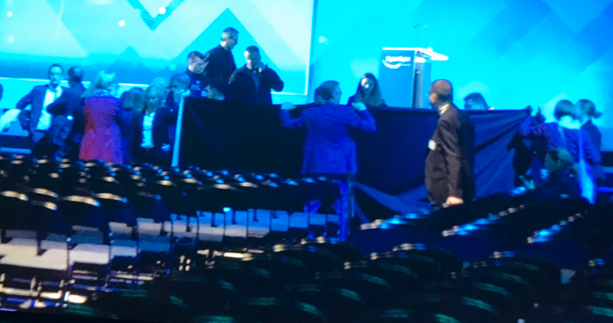 Ministrului i-a căzut nasul. La propriu