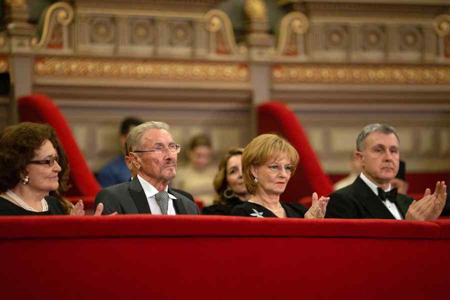 La mulți ani, domnule președinte!