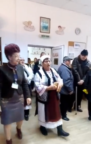 (VIDEO) Dă-i cu ștampila, dă-i și cu o cântare!