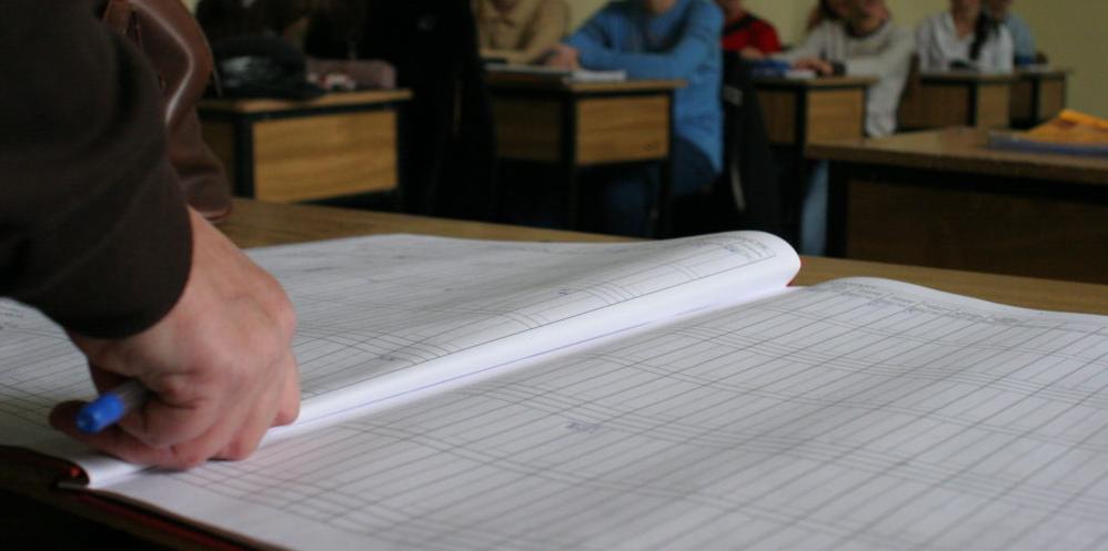 Scandal: Profesori în ipostaze indecente