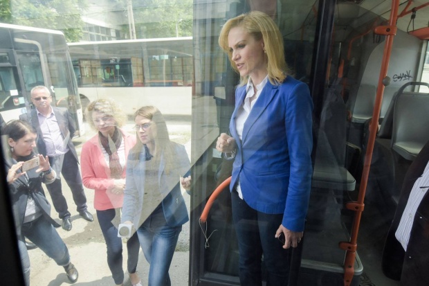 Gabriela Firea, în opereta cu vulpea bearcă la primărie