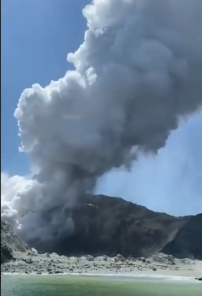 (VIDEO) Dramatic: Turiști surprinși în iadul vulcanului