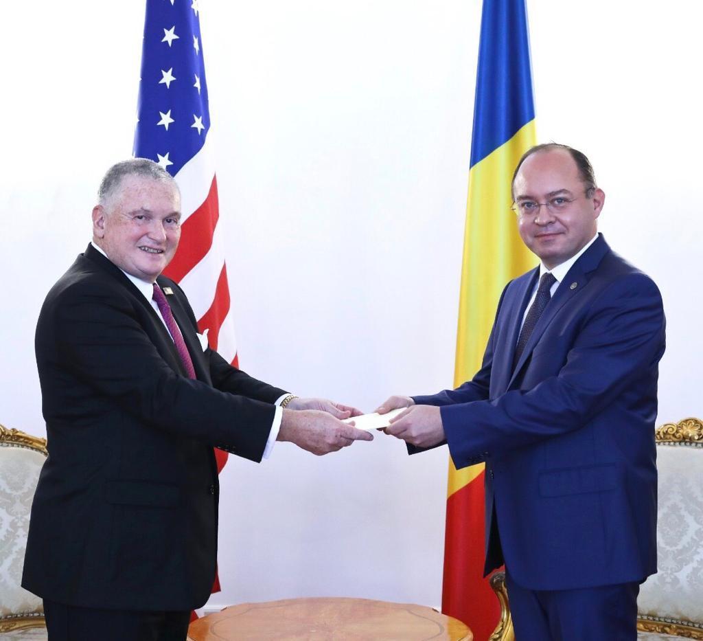 BREAKING NEWS Ne părăsește Zuckerman