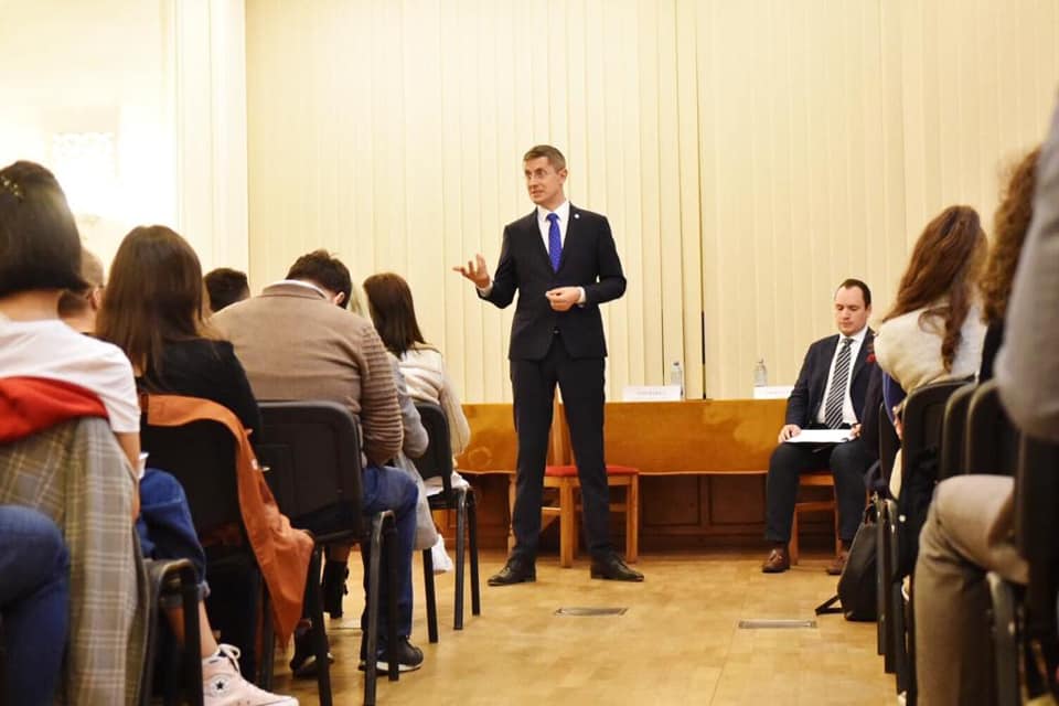 Ne retragem ca să ne întoarcem. Ce-am avut şi ce-am pierdut